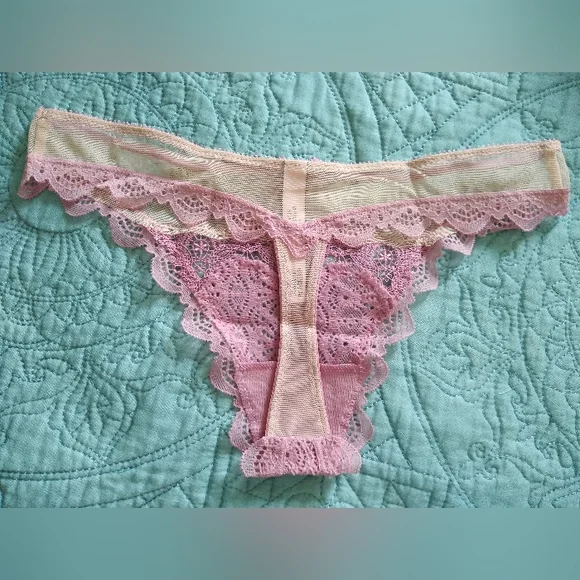 VS Dream Angels Lace Sheer Thong NWOT Size Small - Picture 2 of 5